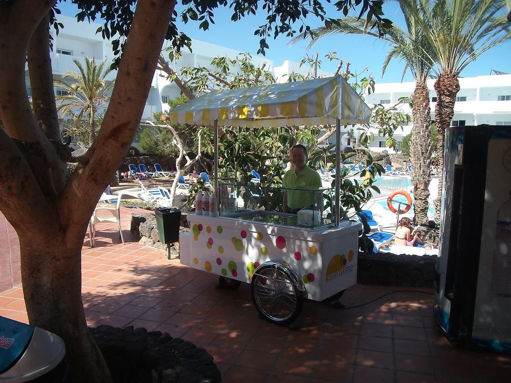 Apartamentos Ficus Costa Teguise Eksteriør billede