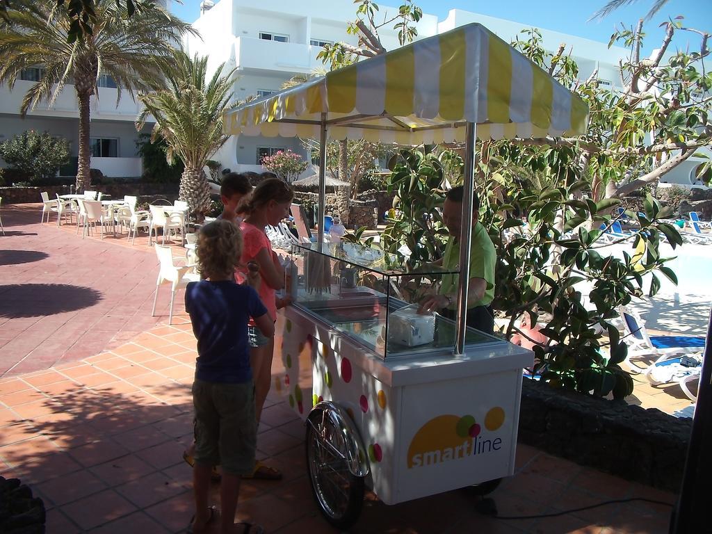 Apartamentos Ficus Costa Teguise Eksteriør billede